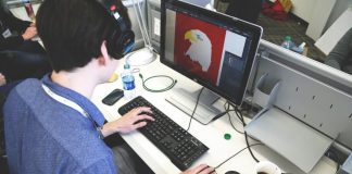 Kiedy warto wybrać komputer stacjonarny zamiast laptopa? pc grafika