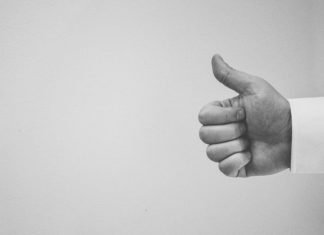 Nabijanie fanów w butelkę? Jak to robią? Jak nie dać się zwariować? like