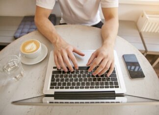 Home office, czyli jak to było pracować w domu? Praca zdalna – zasady, których warto przestrzegać.